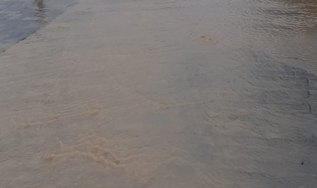 Burhaniye'de aşırı yağış hayatı olumsuz etkiliyor