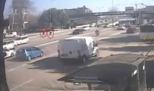 Bursa&#039;da bir ihmal faciaya yol açıyordu...9 araç birbirine girdi, o anlar kamerada