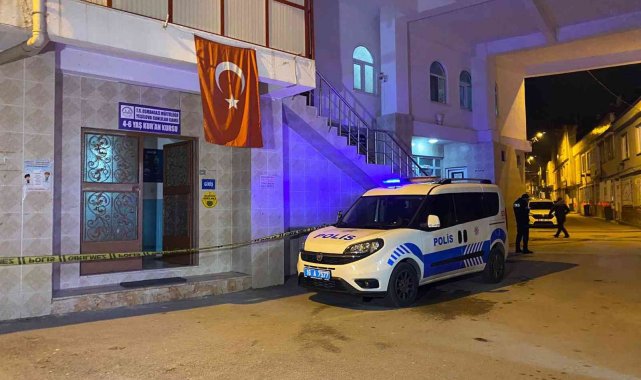 Bursa'da hırsızlık için camiye giren şüpheli imamı bıçakladı