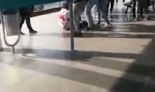 Bursa'da metro durağında iki grup arasında yumruklar konuştu