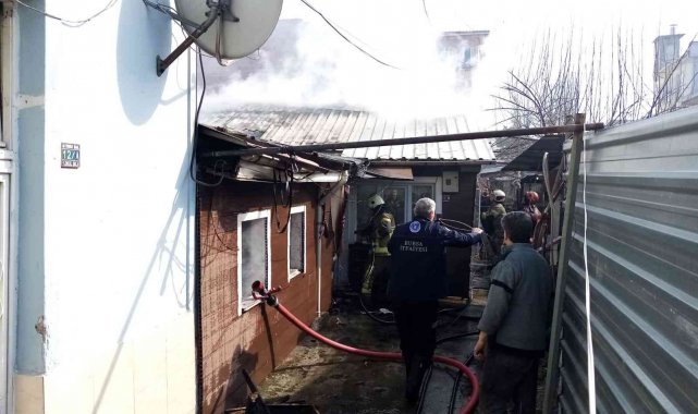 Bursa&#039;da müstakil ev alev alev yandı
