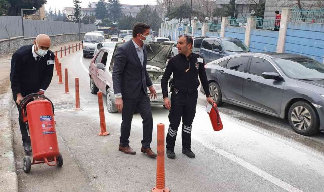 Bursa&#039;da otomobil yangını tüplü müdahale sonucu büyümeden söndürüldü