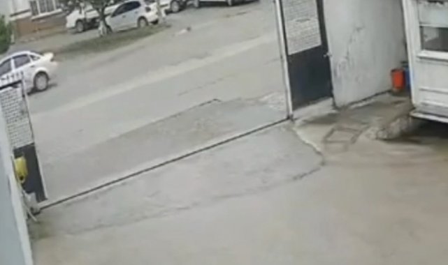 Bursa'da panelvan aracın el frenini çekmeyi unuttu, başka bir araca çarparak durabildi