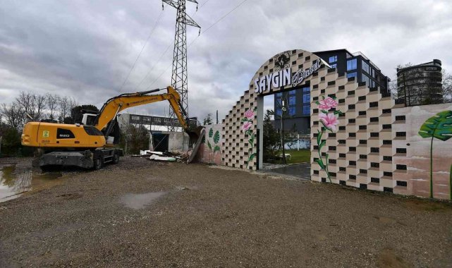 Bursa'da ruhsatsız düğün salonu yıkıldı