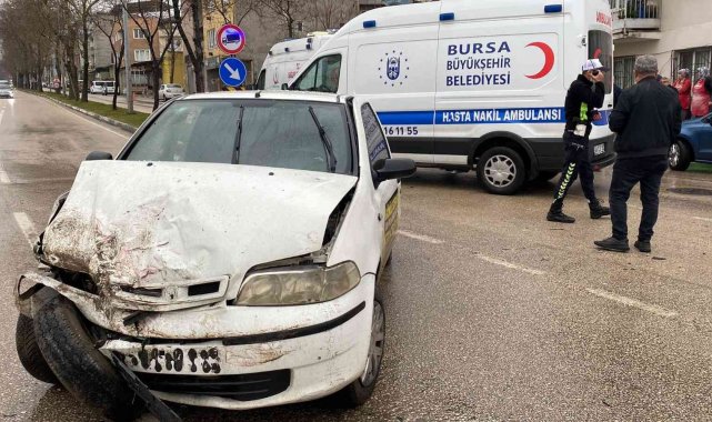 Bursa'da sağanak yağış kaza getirdi