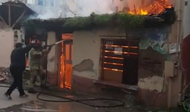 Bursa'da tek katlı ev alevlere teslim oldu