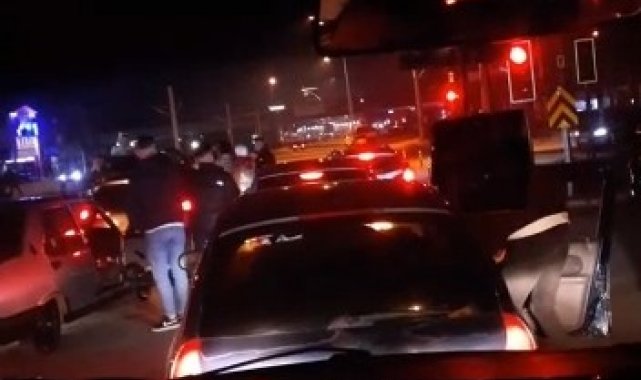 Bursa'da yolu trafiğe kapatıp eğlendiler