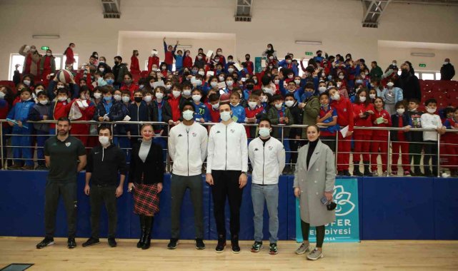 Bursasporlu basketbolcular çocuklarla buluştu