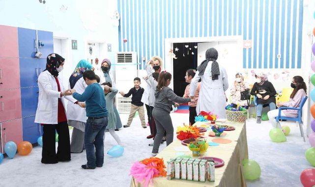 Büyükşehir Engelsiz Çocuk Evi'nde doğum günü kutlaması