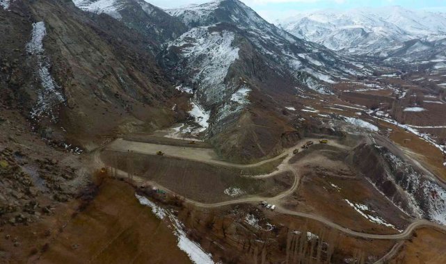 Büyükşehir kar kış demeden gölet yapımına devam ediyor