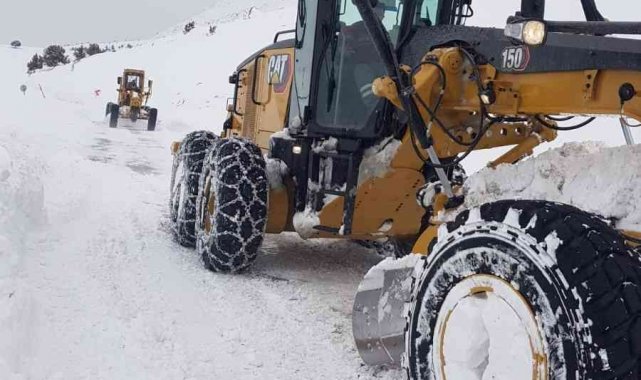 Büyükşehir'den en ücra bölgelerde bile karla mücadele çalışması