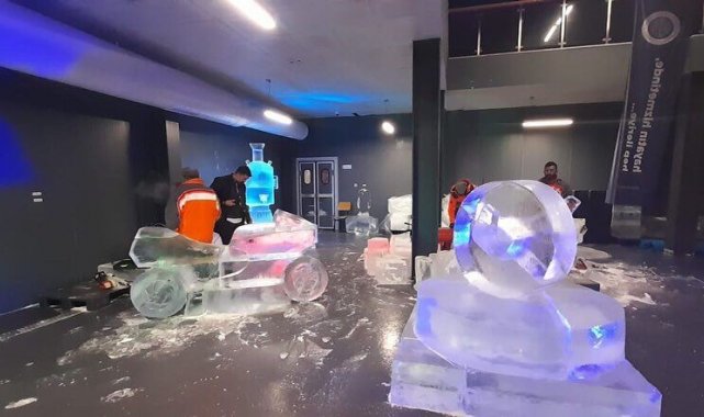 Buz soba ziyaretçilerini ısıtıyor