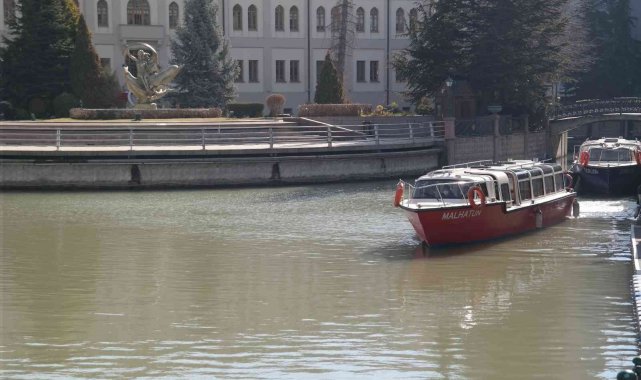 Buzlar çözülünce Porsuk&#039;taki tekne seferleri yeniden başladı