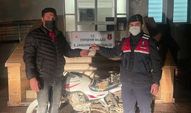 Çaldığı komşusunun motosikletini satmak isterken yakalandı