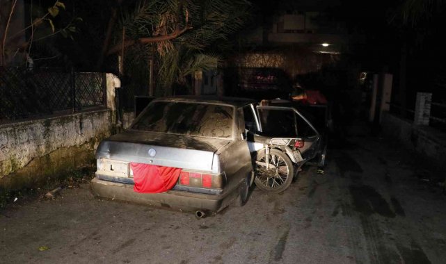 Çaldıkları otomobilin plakalarını bezle kapattılar sonra çaldıkları motosikleti aracın arkasına koyup kaçarken yakalandılar