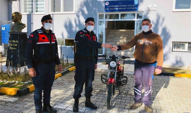 Çalınan motosiklet jandarma tarafından sahibine teslim edildi