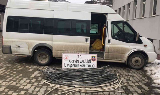 Çalıştıkları iş yerinden kablo çalan iki kişi yakalandı