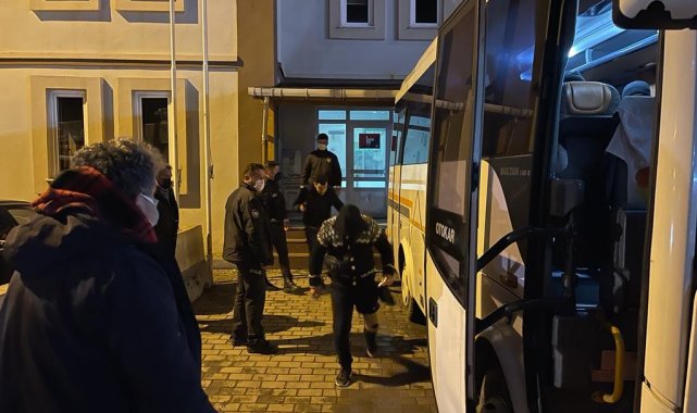 Çanakkale&#039;de 33 düzensiz göçmen yakalandı