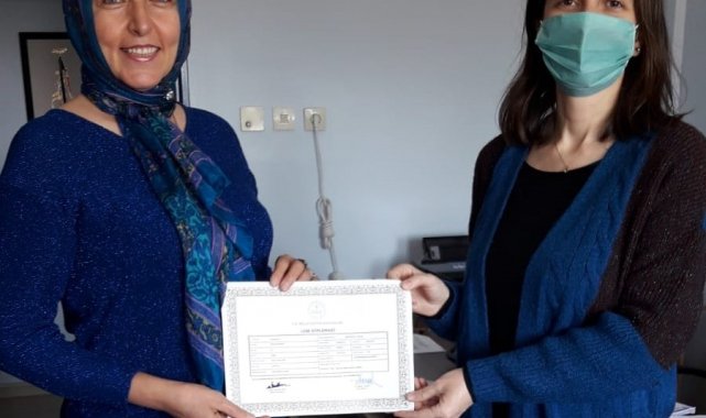 Çanakkale&#039;de 53 yaşındaki kadın liseyi bitirdi