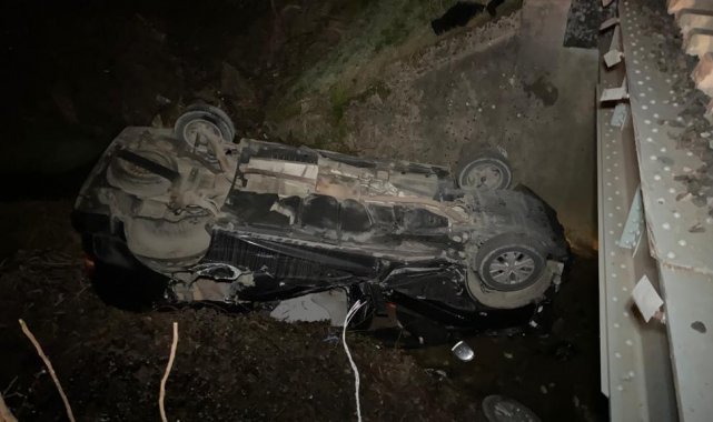 Çatalca'da kamyonet yük treniyle çarpıştı: 2 yaralı