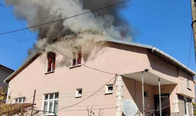 Çatı yangını korkuttu