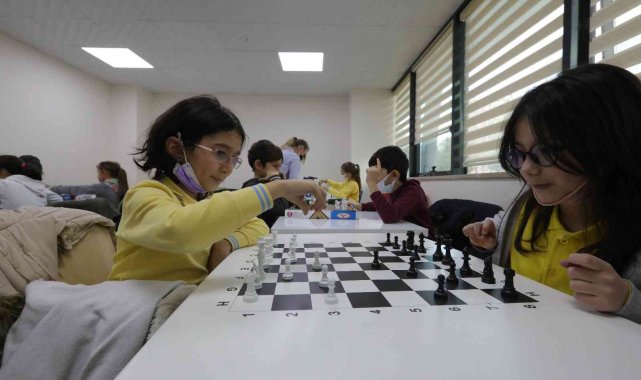 Çayırova'da ödüllü satranç turnuvası