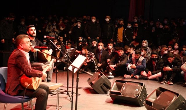 Çayırova'da türkü dolu gece