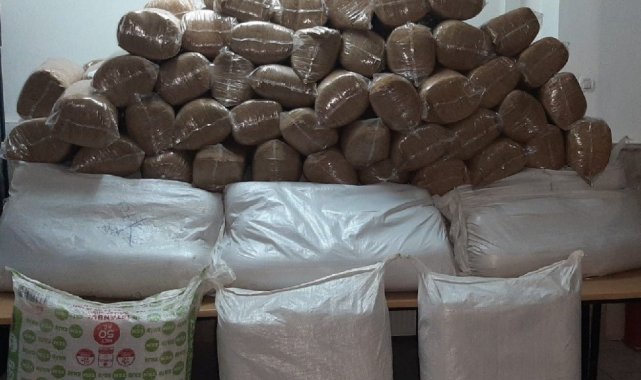 Ceyhan'da 2 ton kaçak tütün ele geçirildi