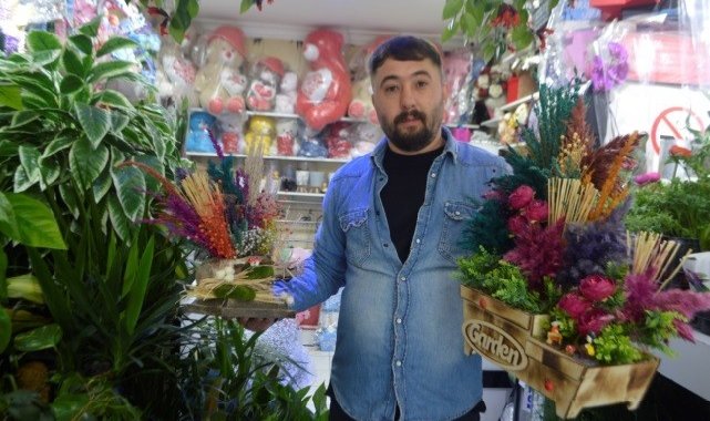 Çiçek satıcıları, 14 Şubat Sevgililer Günü&#039;nden umutlu