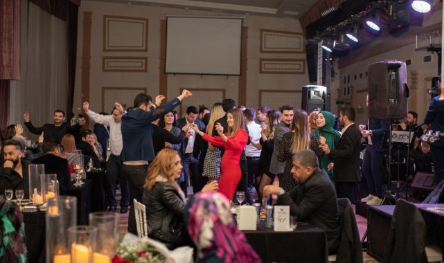 Çiftler 14 Şubat'ta unutulmaz bir gece yaşadılar