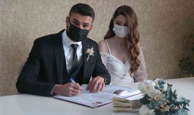 Çiftler 22.02.2022'de mutluluğa 'Evet' dedi