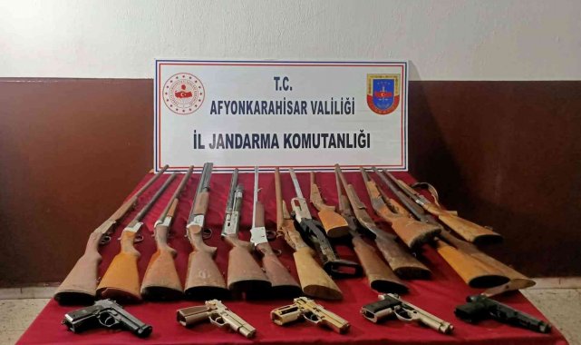 Çiftlik evine yapılan baskında cephaneliğe yetecek silah ele geçirildi