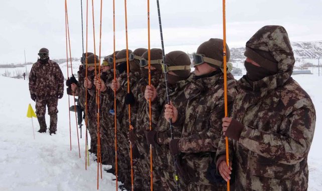 Çığ timi özel harekatçıların eğitimi sona erdi