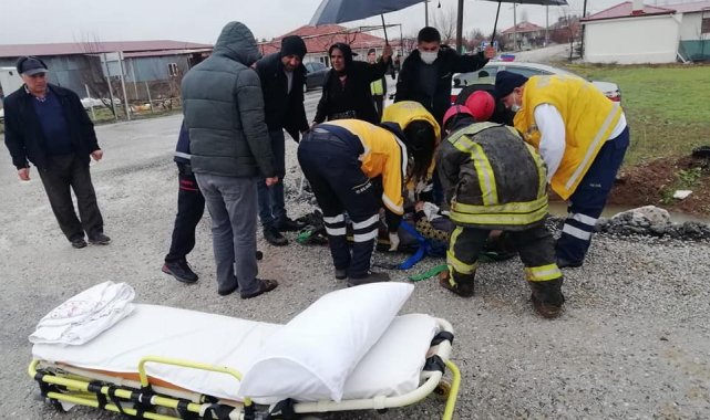 Ciple çarpışan otomobil tarlaya devrildi; 4 yaralı