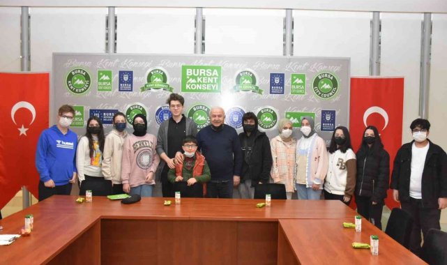 Çocuk Meclisi'nde demokrasi şöleni