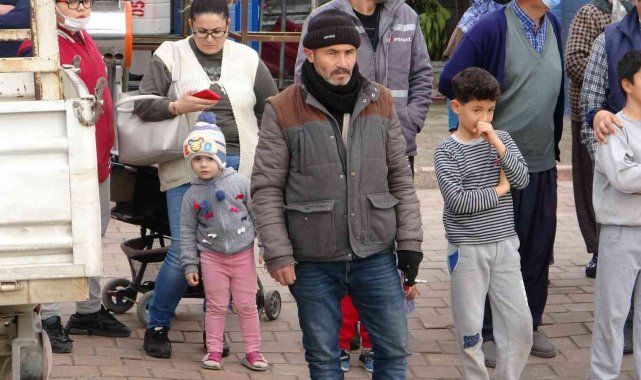 Çocuklar cesedi korkulu gözlerle izledi