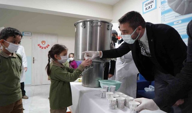 Çocukların sabah sütü Kestel Belediyesi'nden