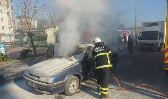 Çocuklarıyla seyir halinde olduğu araç yandı