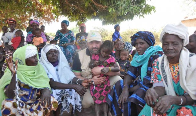 Çocukluk hayalini gerçekleştirmek için Afrika'ya gitti