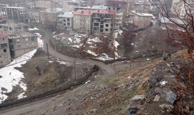 Çöken istinat duvarı korkuttu