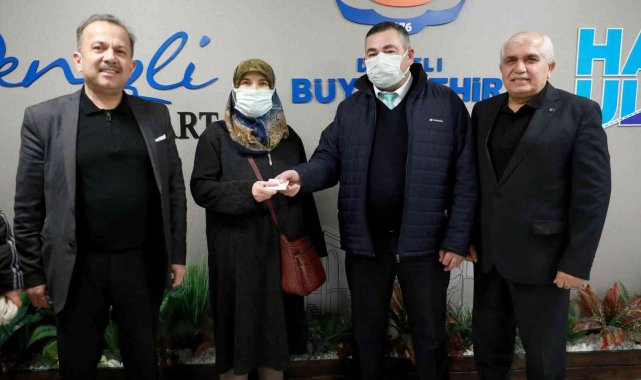 Çöp sandığı poşetten 4 bin 900 TL çıktı