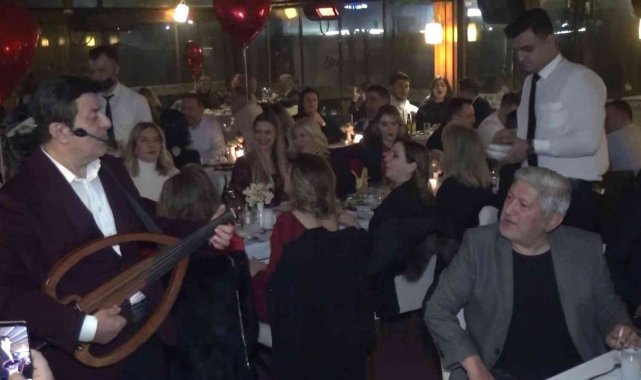 Coşkun Sabah Sevgililer Günü'nde Bursa'da sahne aldı