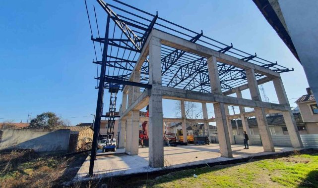 Çukurca İzvat Camii'nin çatı montajı başladı
