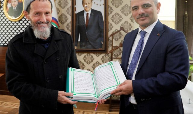 Cumhurbaşkanı Erdoğan için el yazması Kur'an-ı Kerim yazdı