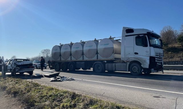 D020 karayolunda kamyon ile otomobil çarpıştı: 1 yaralı