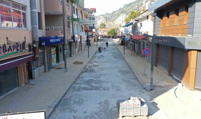 Dalyan'da kıyı kenar çalışmaları hızla ilerliyor