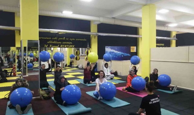 Darıca'da kadınlar için pilates dersleri veriliyor