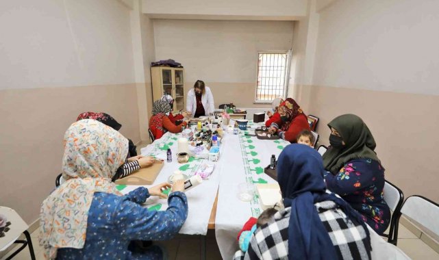 Dekoratif ahşap boyama kursu yoğun ilgi görüyor