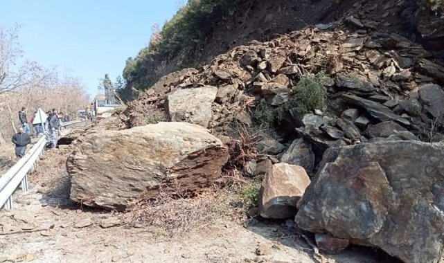 Denizli - Babadağ yolunda heyelan