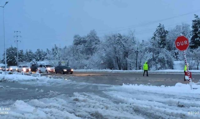 Denizli'de kar kendisini yeniden gösterdi